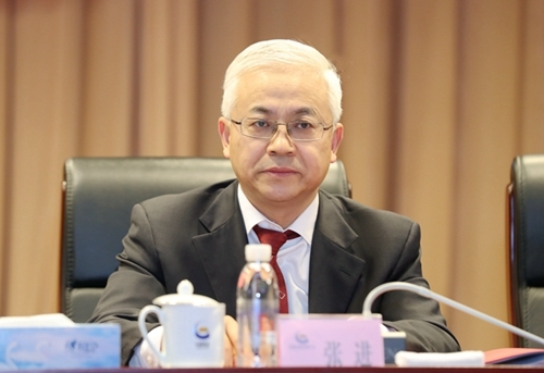 国家审计署企业审计三局一级巡视员张进出席会议.